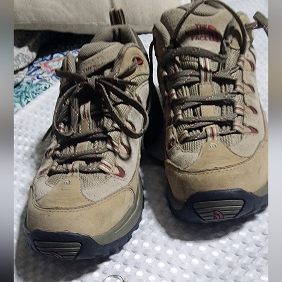THE NORTH FACE EUC WOMEN'S SIZE 9 SUEDE HIKING SHOES - Picture 3 of 12